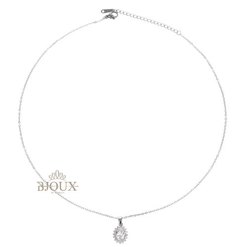Collana con castone ovale e strass