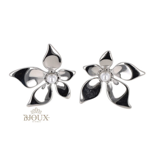 Orecchini in acciaio a fiore con perlina centrale