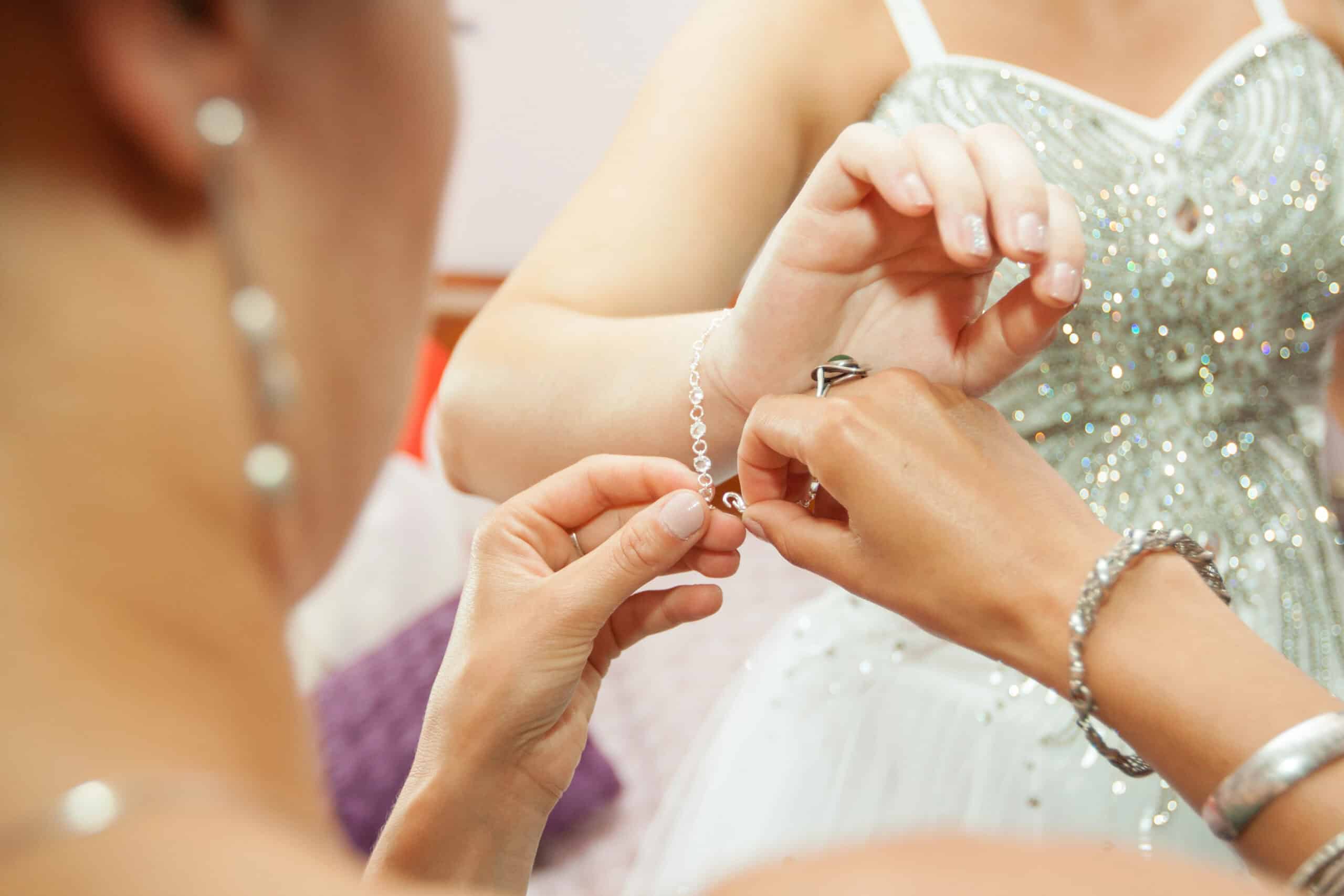 Bigiotteria elegante per cerimonie: cosa proporre ai tuoi clienti