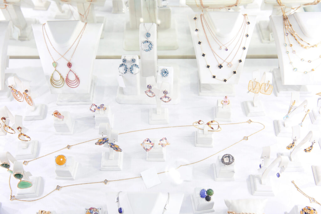 Come scegliere bijoux fashion da rivendere nel tuo negozio