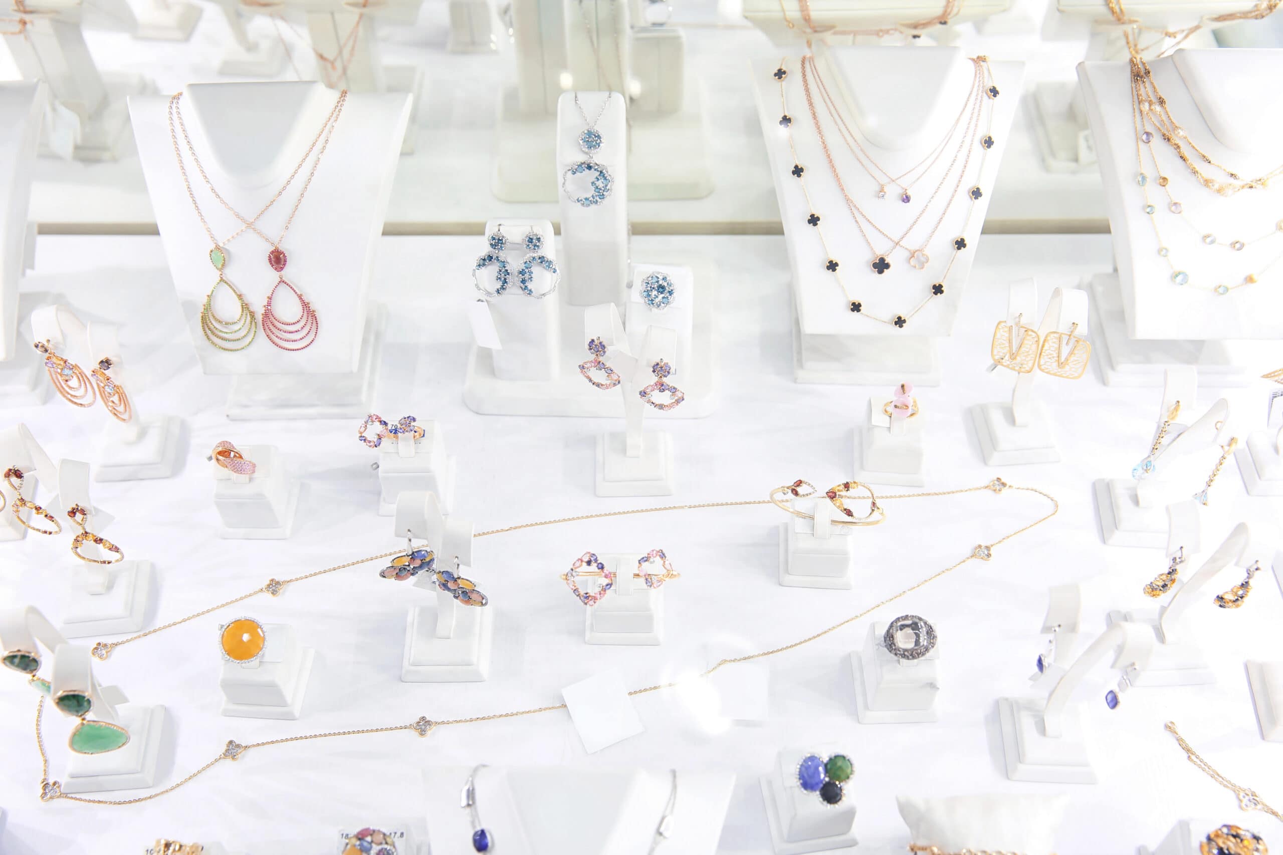 Come scegliere bijoux fashion da rivendere nel tuo negozio